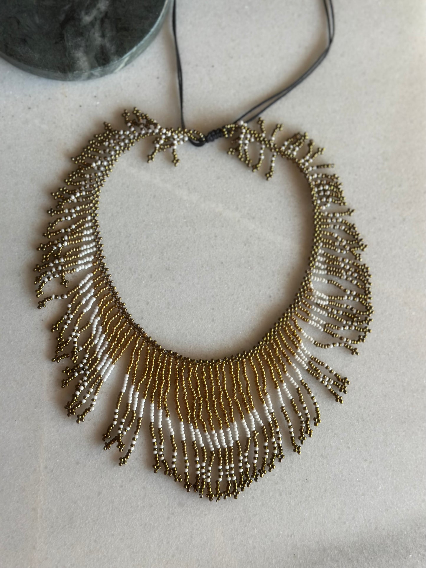 Collar india dorado