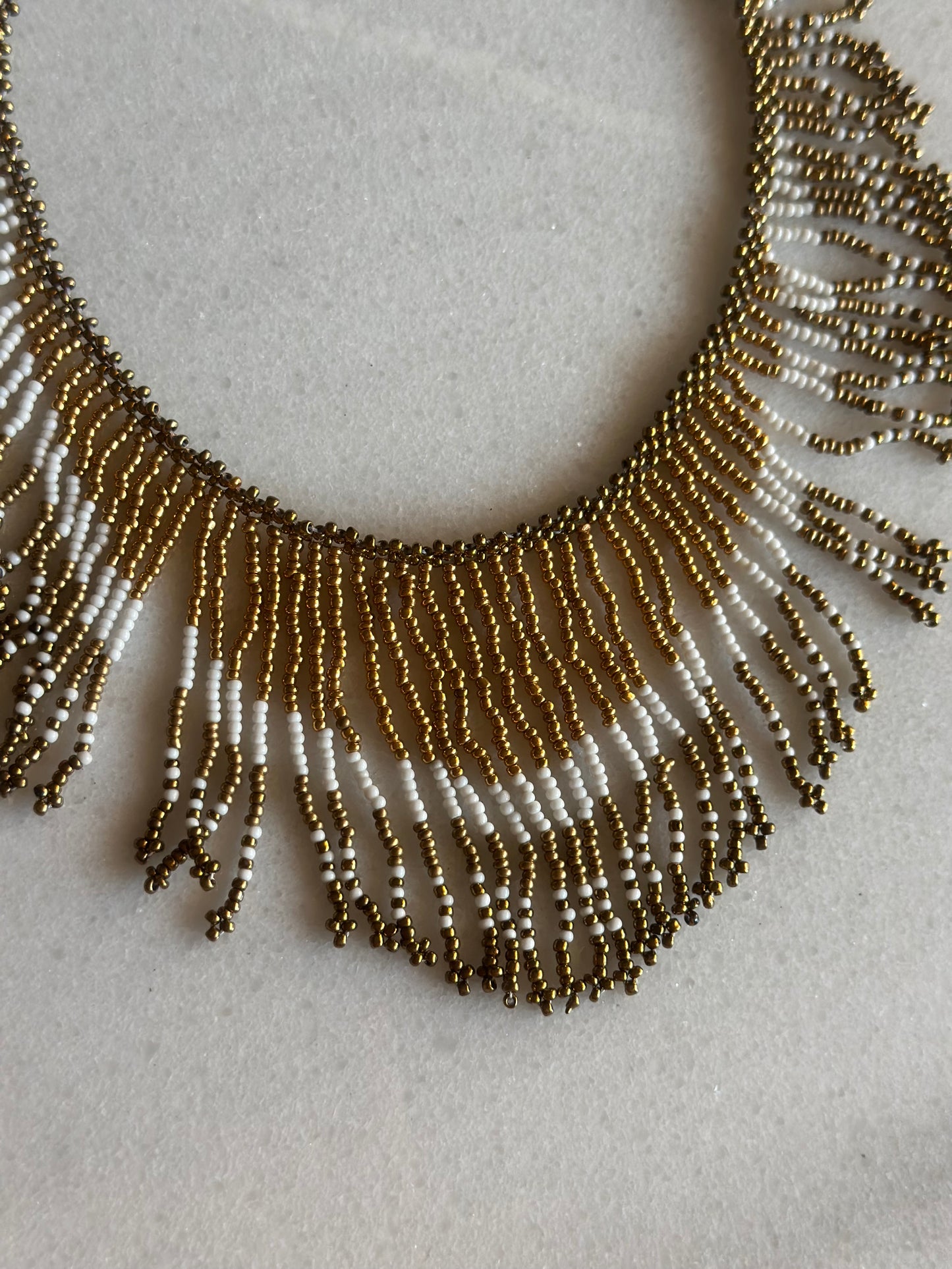 Collar india dorado